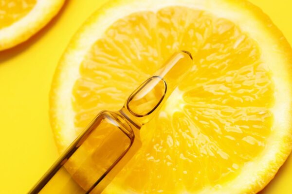Limone e vitamina C proprietà, benefici e limiti nella skincare