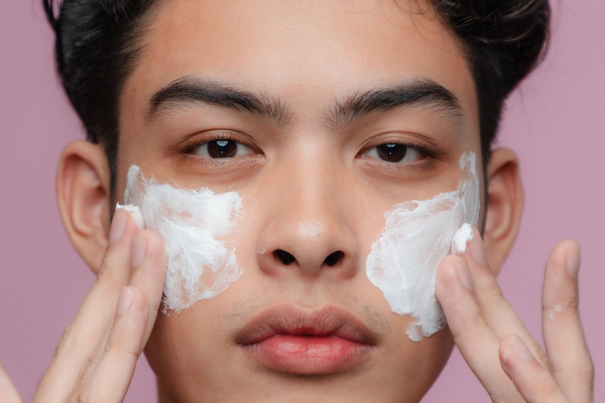 Skincare uomo: guida completa alla routine di bellezza maschile